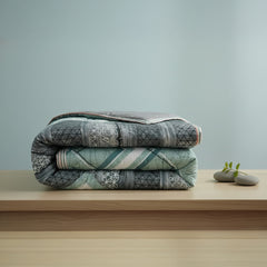 Aqua Haven Reversible Comforter – Aquamarine Geometric Elegance